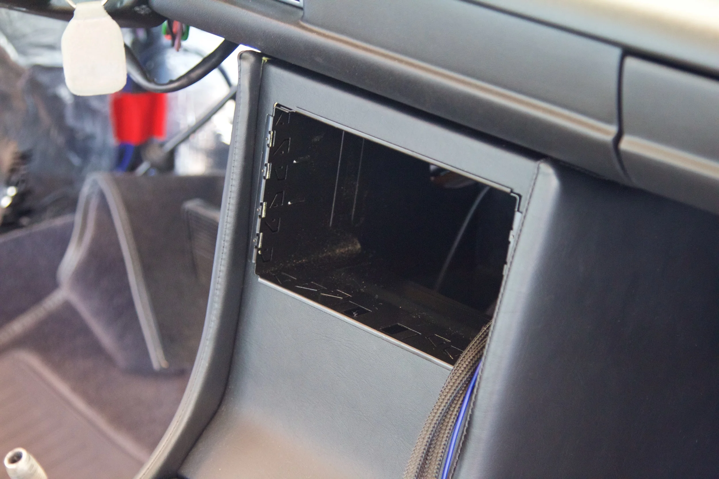 BMW 2002 Audio Install 2581.jpg