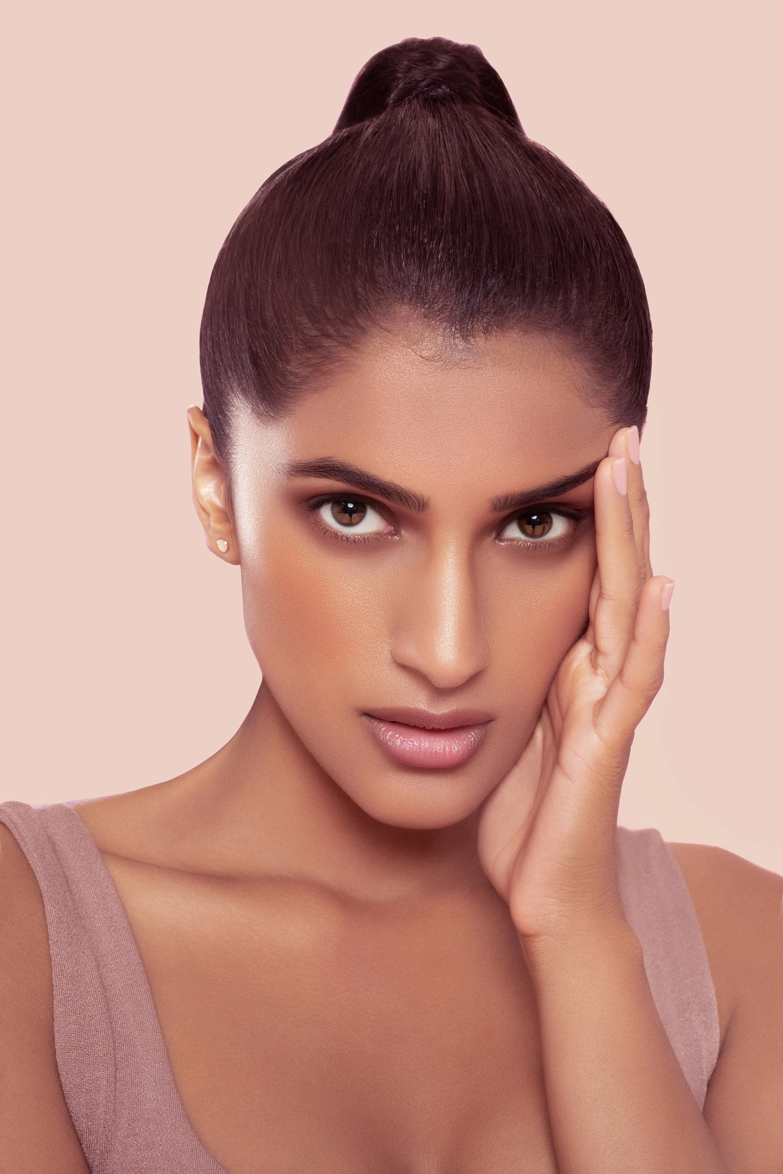 13_Monat_SPF_Skincare_BlackStraight_Studio_1621 copy.jpg