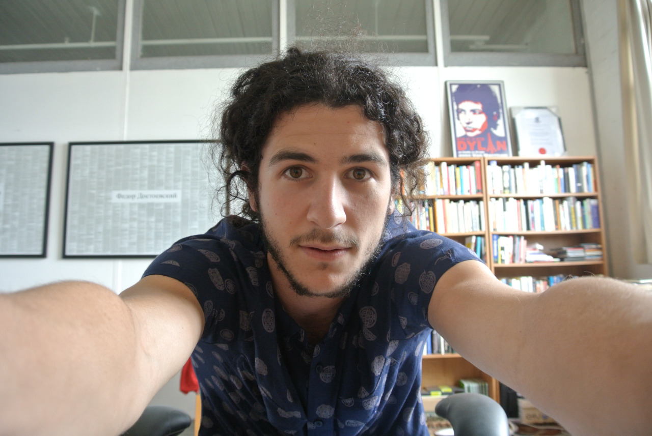 Featured Contributor: Oscar Schwartz
browcontribs :
Oscar Schwartz is a writer from Melbourne. He is currently writing a PhD on whether computers can write literature. He tweets at @scarschwartz .
Read his piece ‘Swipe Right: Stories From Tinder’ in TLB21 .
Read his piece ‘“A Bone of Fact”: The Gambler’s Review’ in TLB: Online.