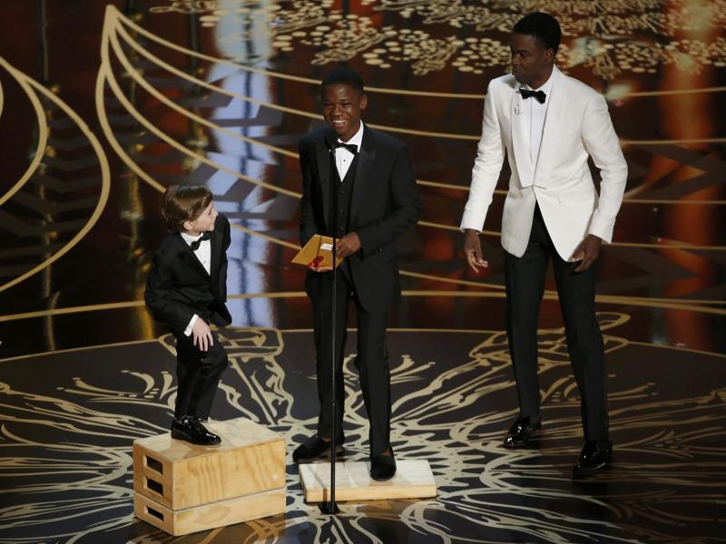 tremblay-microphone-brings-academy-awards-presenters-hollywood_91571bfe-deaf-11e5-a1fb-86e627e3731c.jpg