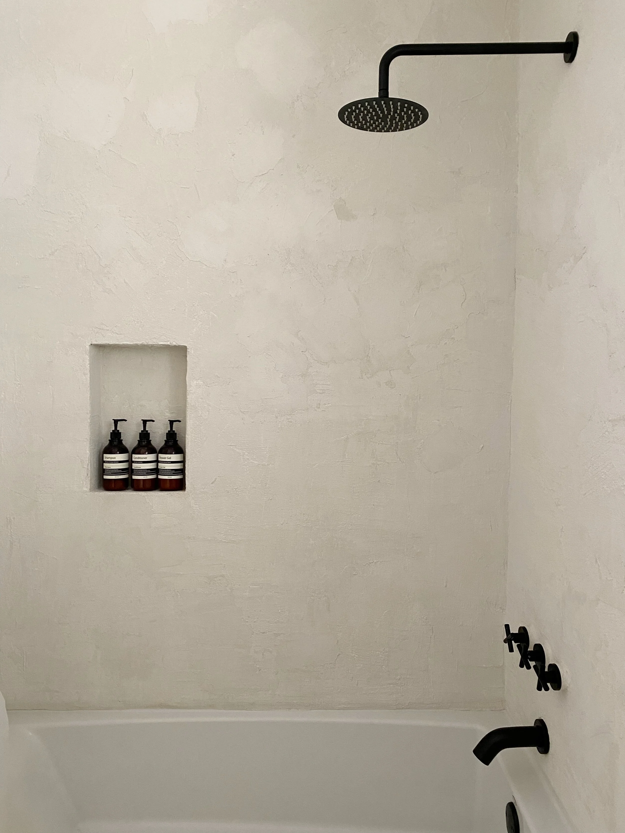 how to do the signature Leanne Ford concrete wall finish 