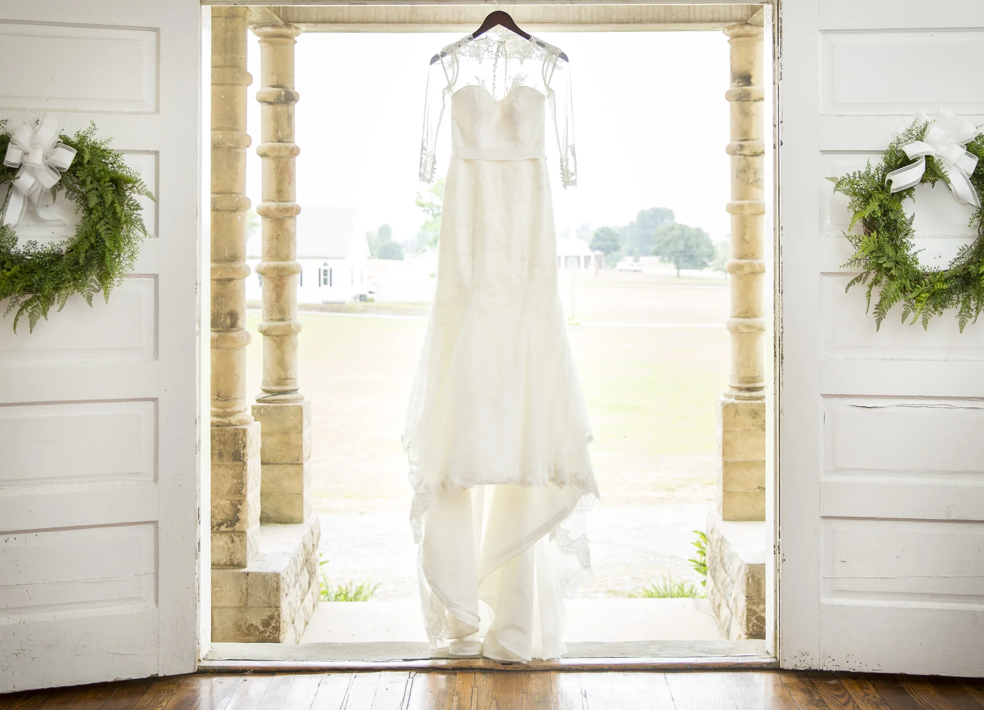These details made me in a word: SWOON! Head-over-heels in L O V E with every aspect that created this day. 