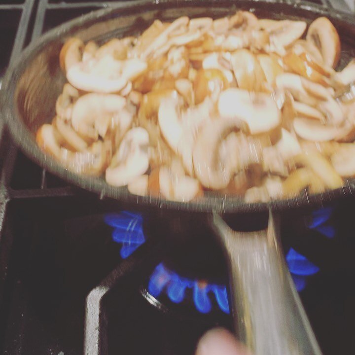 In LOVE 💕 with my new stove! Thank you @athertonapplianceandkitchens #healthy #learntocook #chefteena #organic #quaranteena  #exploreculinaryarts #cheflife #cook #food #foodie #cookingschool #cookingclass #bayarea #foodpics #foodporn #currysutra #ki