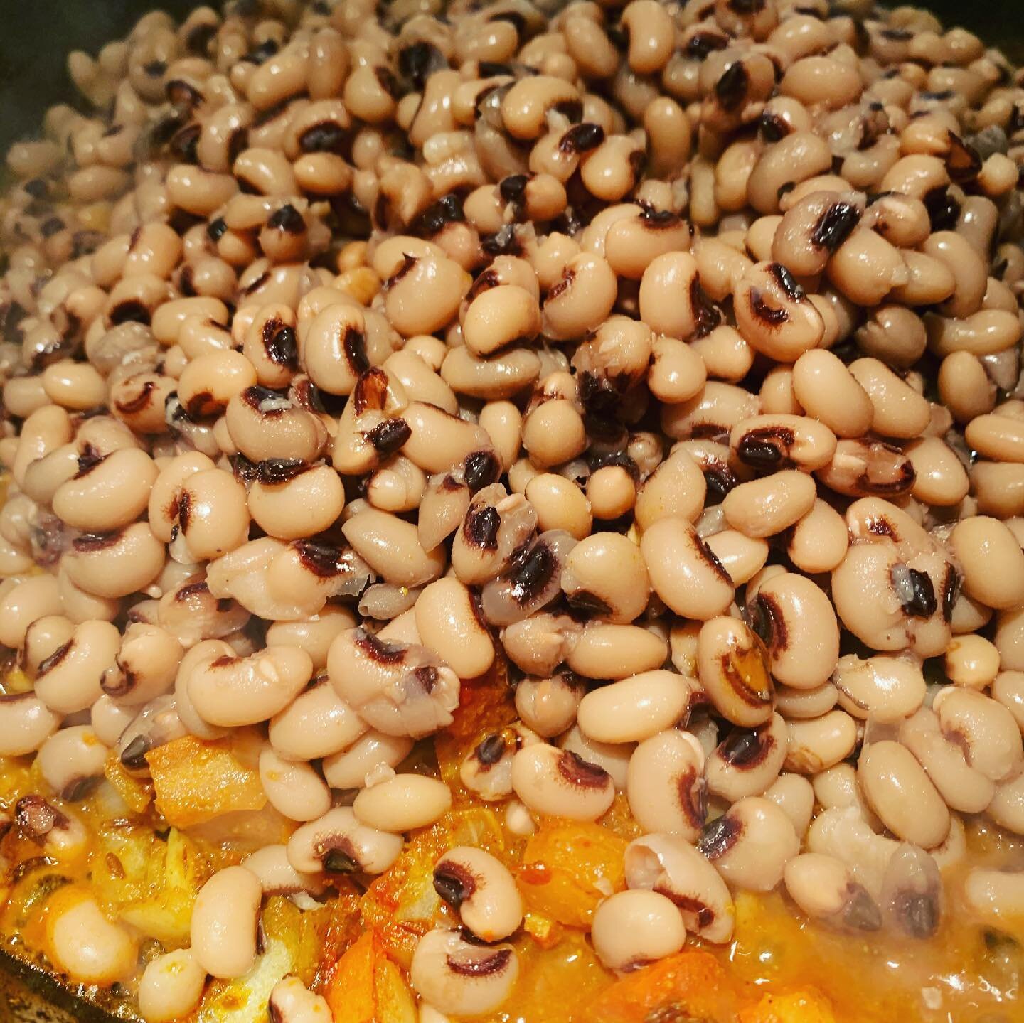 Today&rsquo;s special: Lobia aka black eye beans. #currysutra #food #homecooked #ChefLife #Chef #Foodie #spices #personalchef #indianfood #learntocook #cooking #chefteena #quaranteena #ExploreCulinaryArts #Foodie #foodpics #foodporn #chefteena #cooki