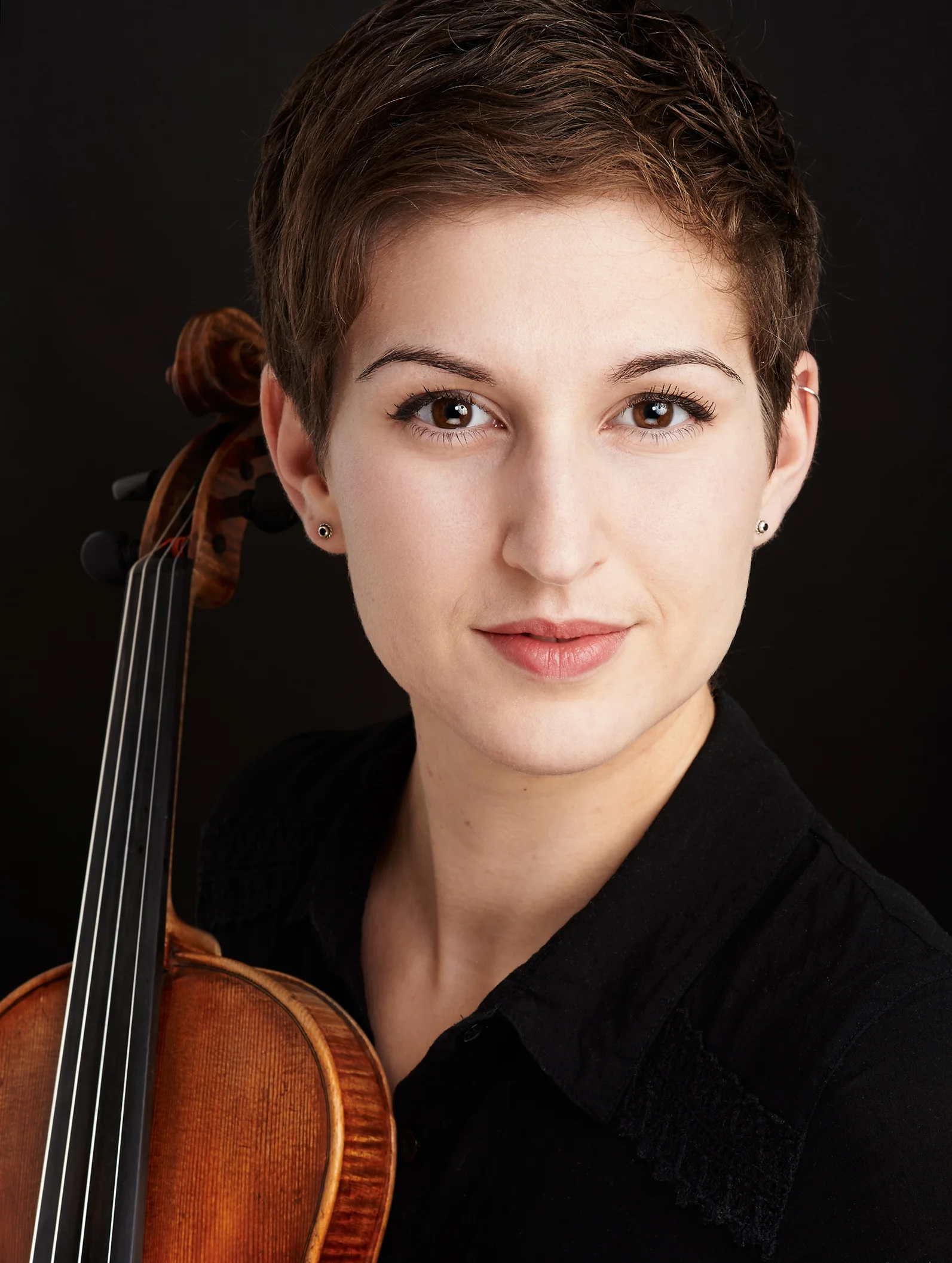 Clare_Headshots_0417_webL.jpg