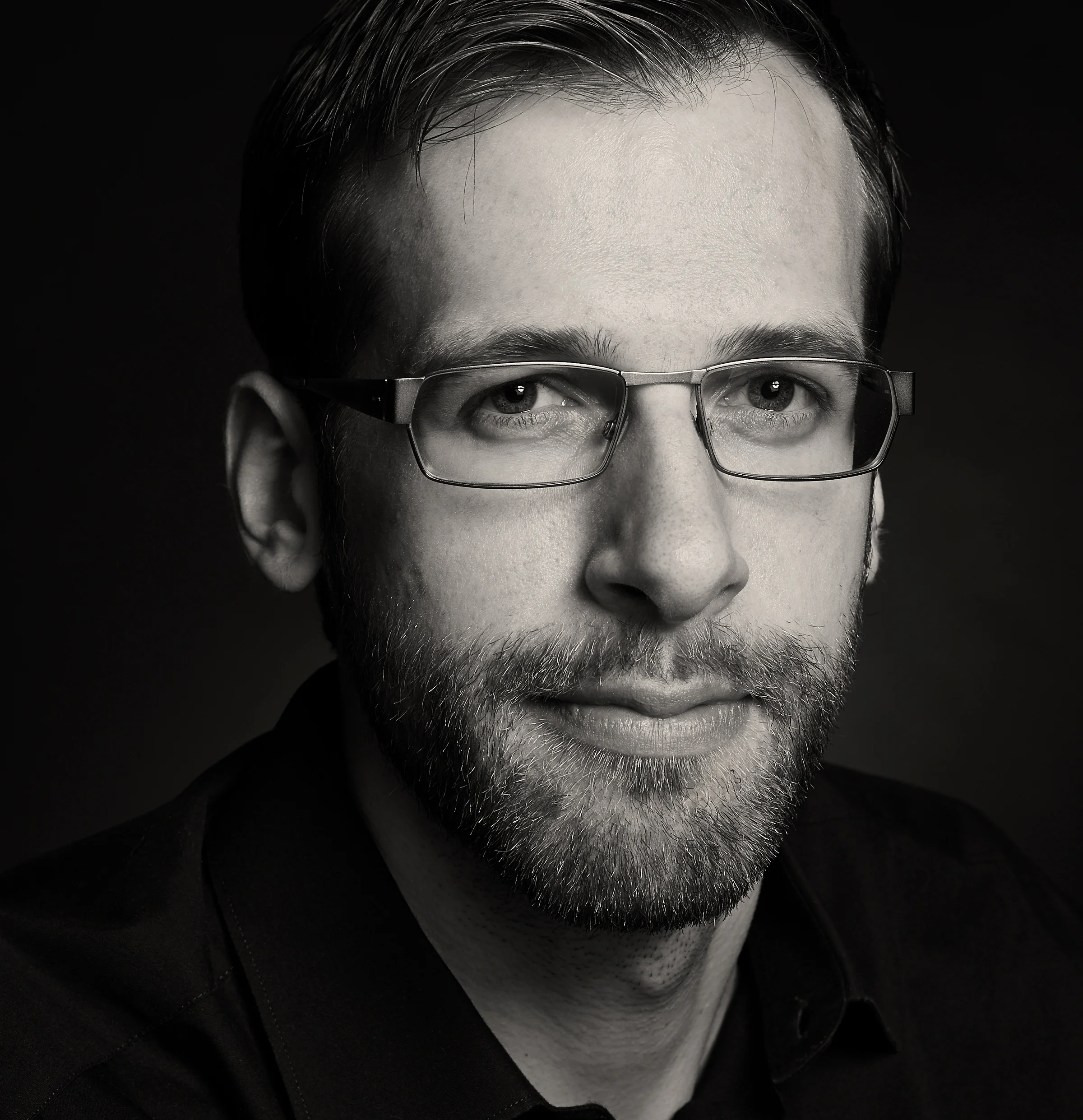 Erik's_Headshots_1275_2_FD.jpg