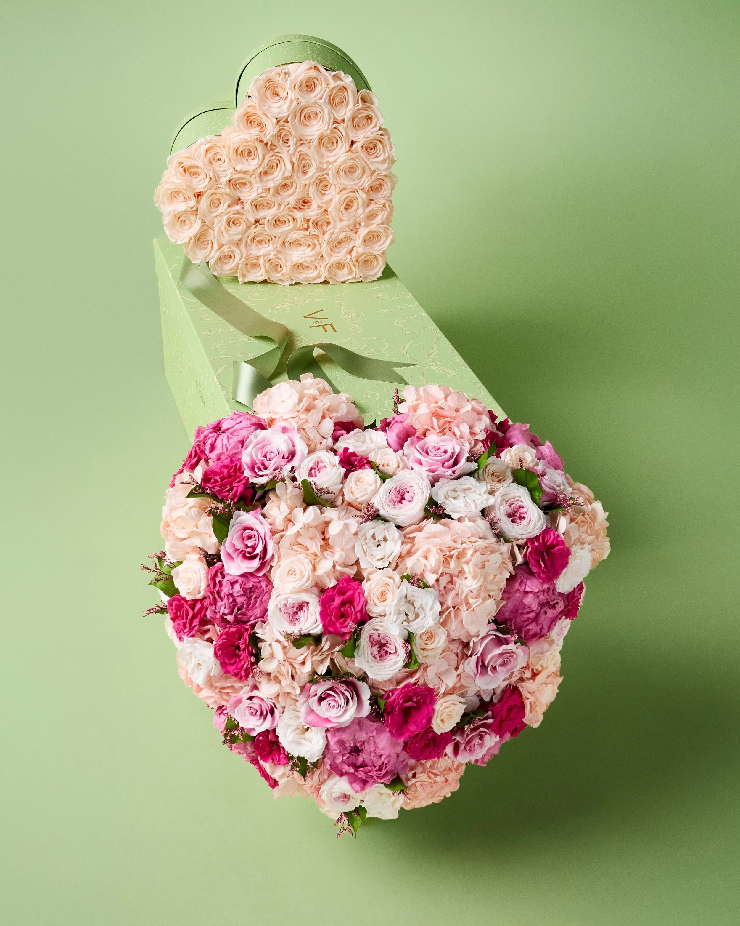 VDay26_HeartBox_PeonyMix_Roses_001_WEB.jpg
