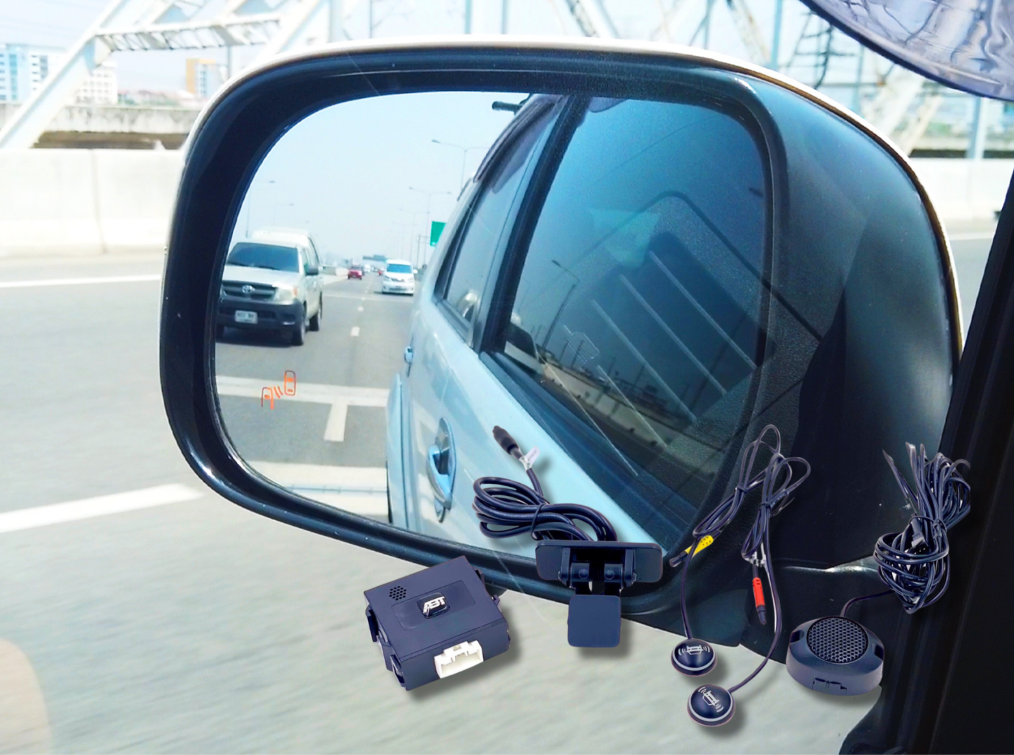 ระบบตรวจจับรถในจุดอับสายตาด้านข้าง เพิ่มความปลอดภัยขณะเปลี่ยนเลน ลดความเสี่ยงจากอุบัติเหตุที่เกิดจากมุมอับบนท้องถนน