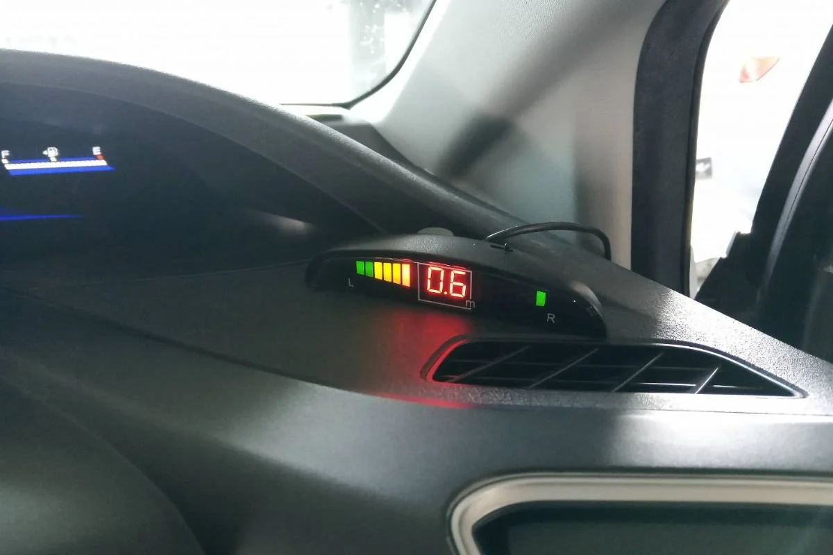 เซ็นเซอร์กะระยะหน้าและถอยหลัง ABT ตรวจจับสิ่งกีดขวางแจ้งเตือนด้วยเสียงและไฟLED ช่วยให้การจอดรถในพื้นที่แคบในเมืองไทยปลอดภัยขึ้น