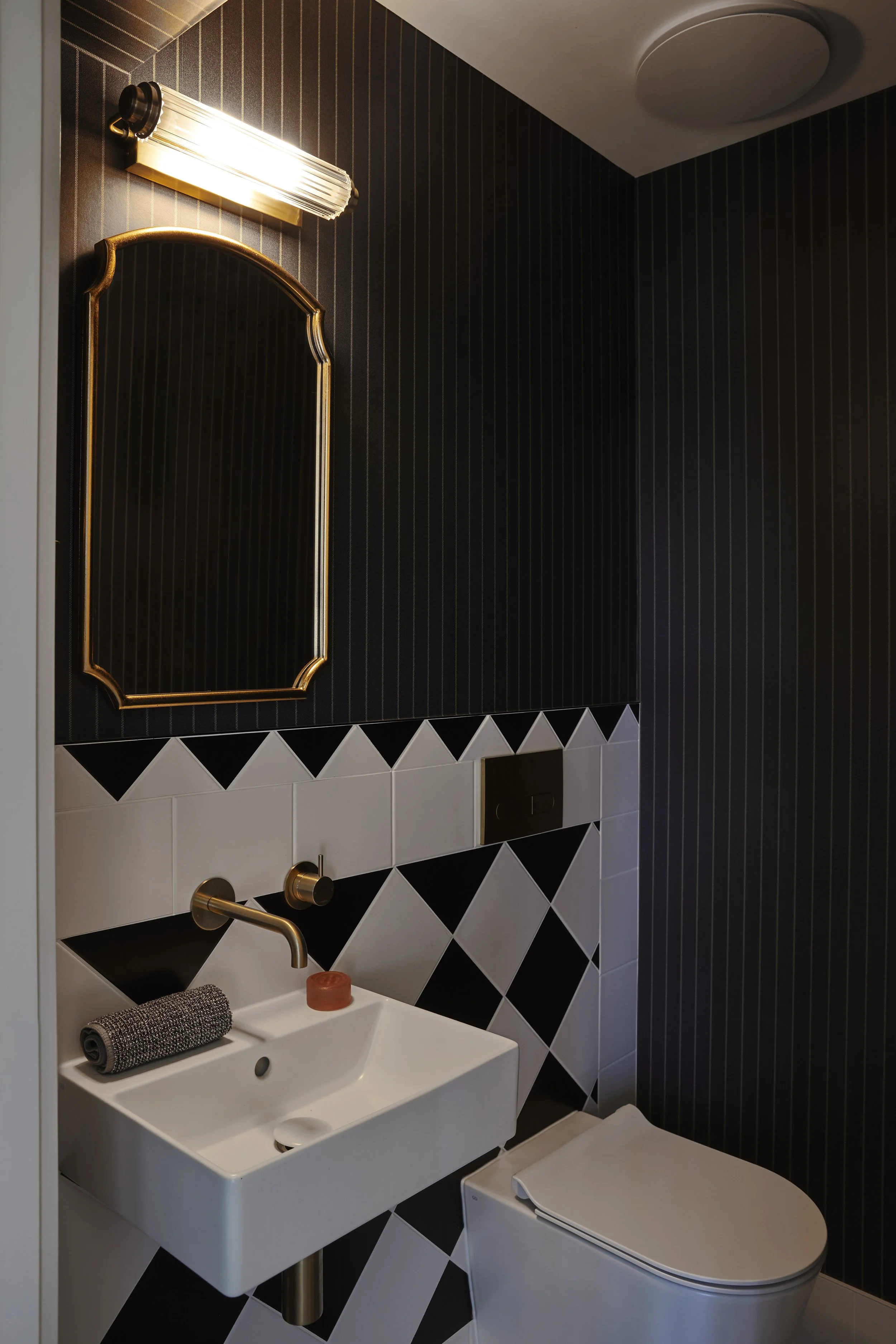 2602-Yvette Jay_Laird's Croft_ 151x.jpg