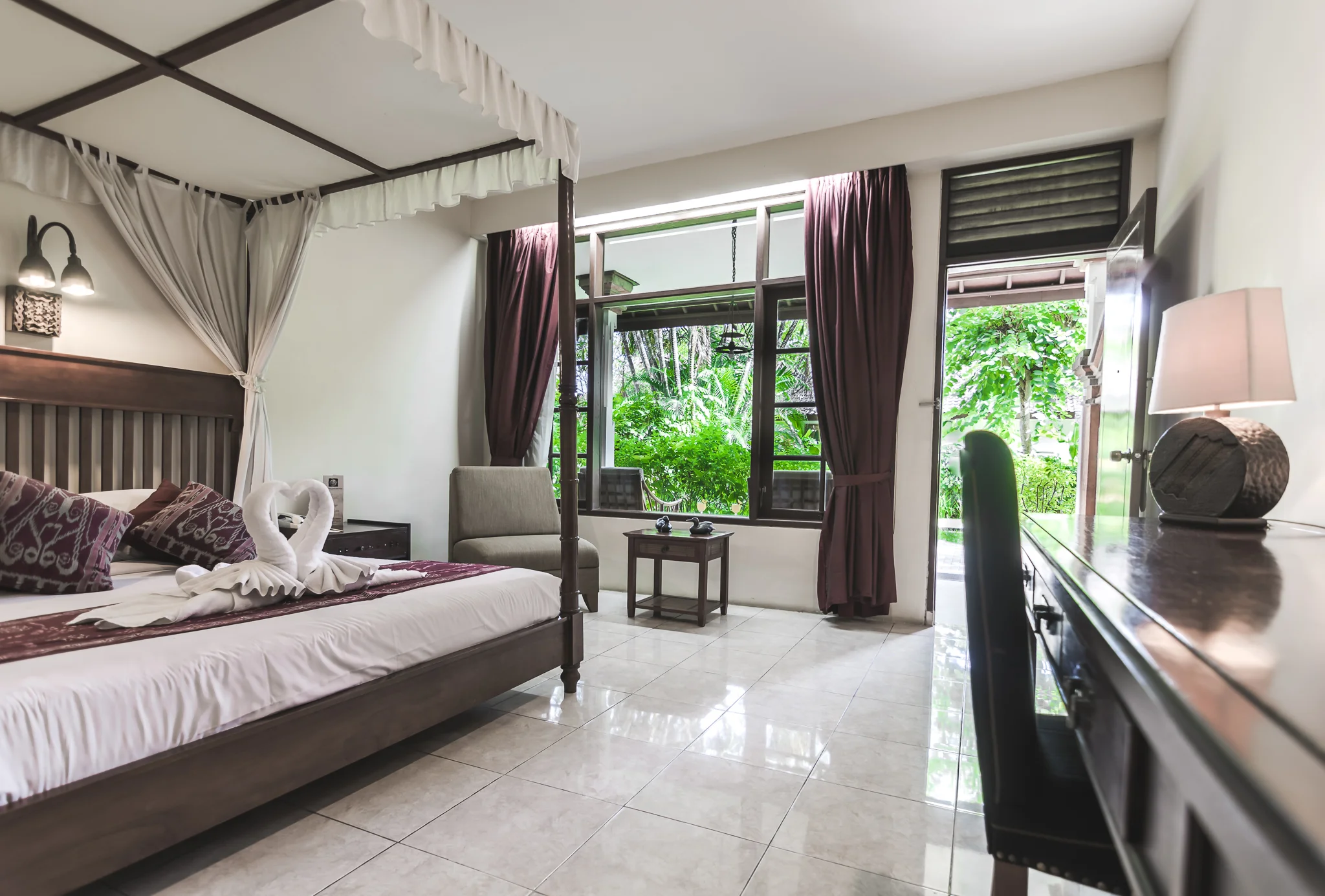 graha-cakra-hotel-denpasar-bali-room.jpg