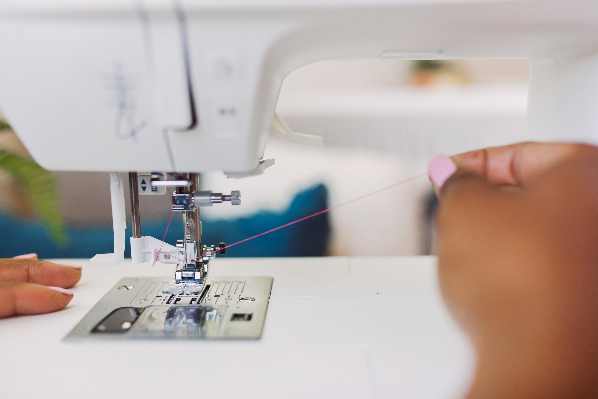 5 Self-Threading Sewing Machines With Automatic Needle Threaders