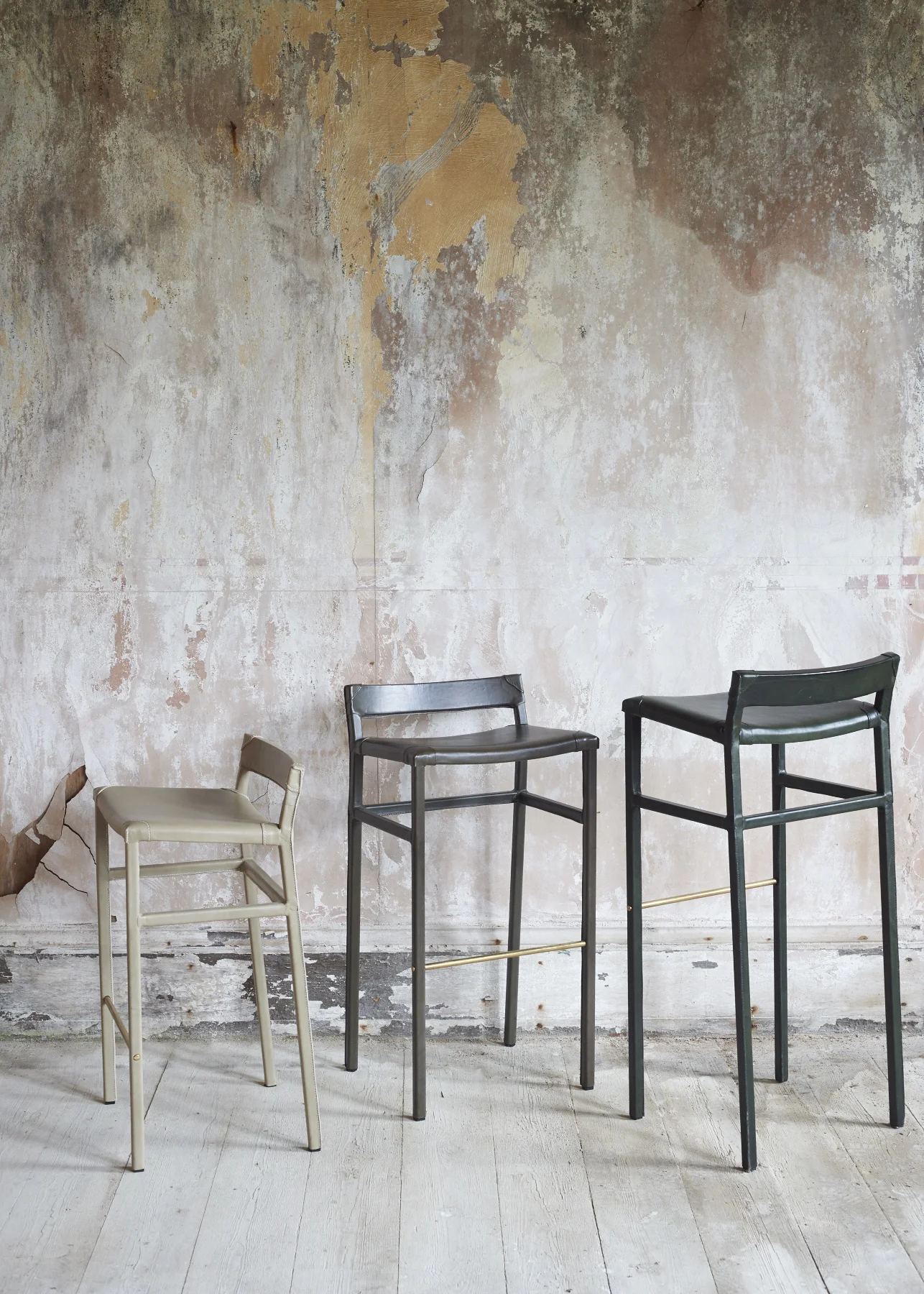 Ochre_Day01_03_Sable_Stool_Set_001.jpg