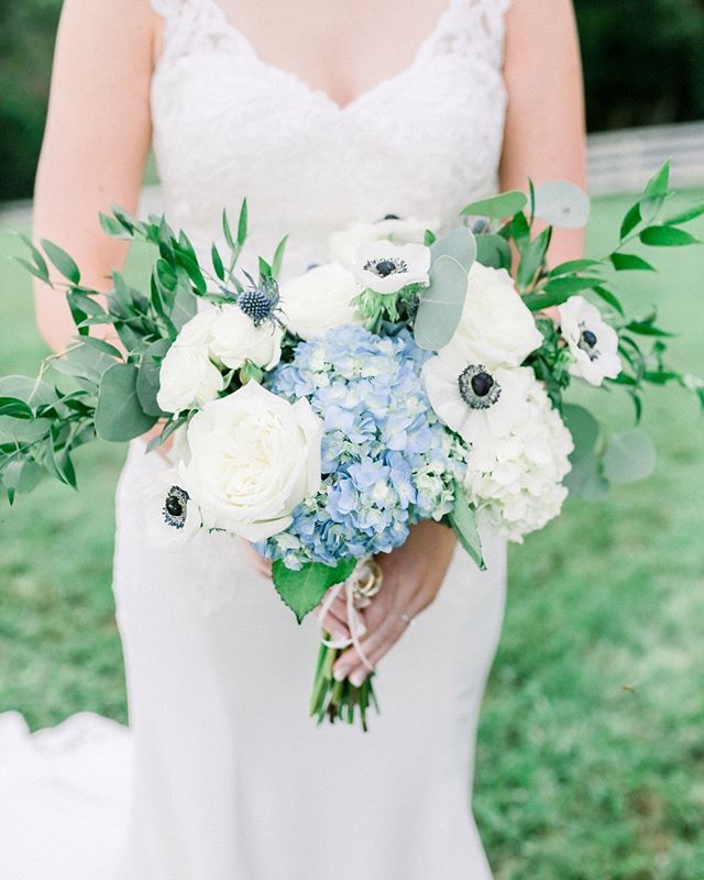 How gorgeous is this blue and green bridal bouquet?! What lovely spring colors and oh so appropriate for #stpatricksday