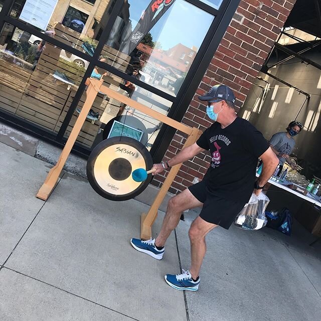 Thank you to all of the runners who swung by Midtown for our Rock CF Rivers Half Marathon drive-thru packet pickup! We even had a few runners ring the brand new PR gong for hitting a new personal best during the virtual run!
.
A special shoutout to o