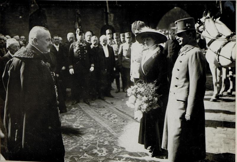 Karl, in military uniform, visits Krakow, Poland accompanied by his wife Zita in 1917. 