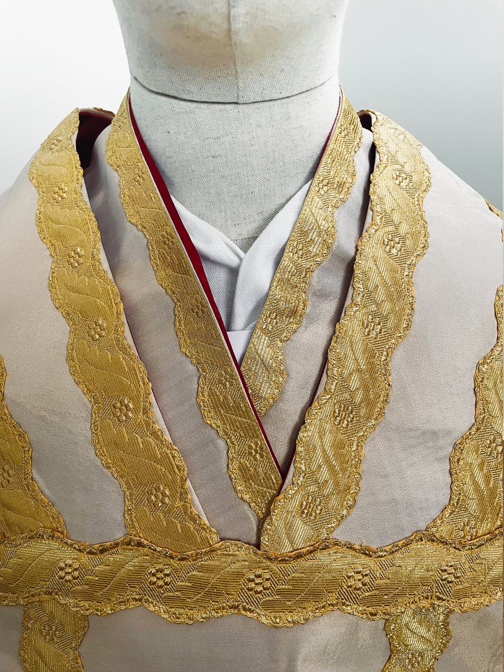 Gebetsliga_Vestment_Chest_Detail.jpg