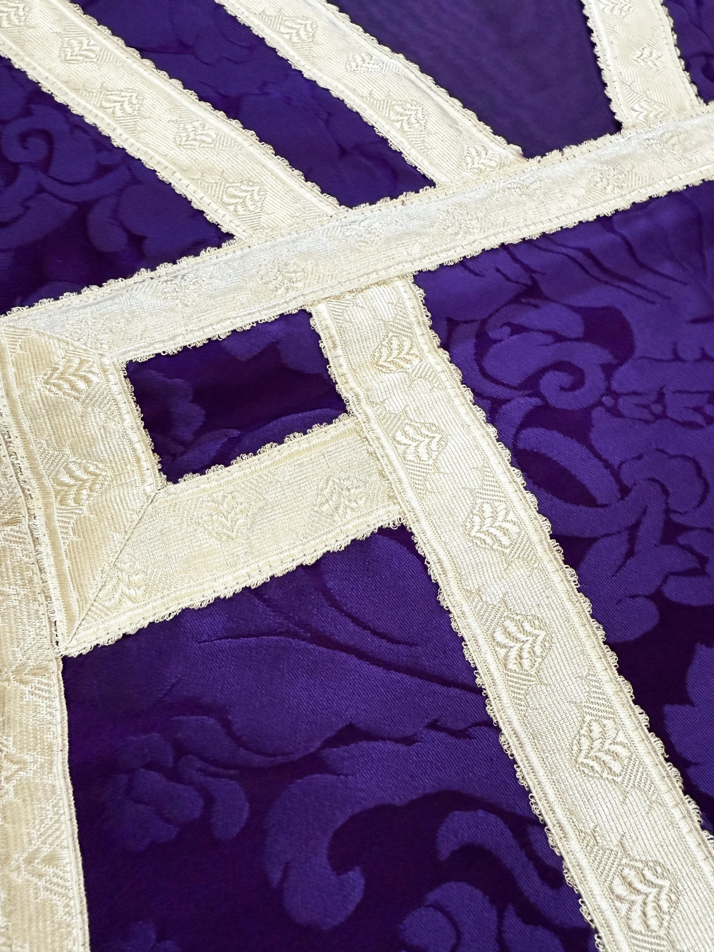 Gebetsliga_Chasuble_Purple_Fabric_2026.jpg