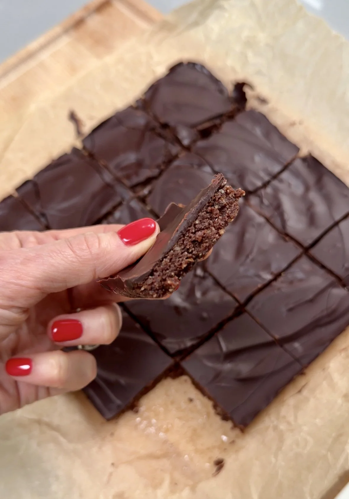 dark Chocolate & Walnut date bark — Janelawsonnutrition