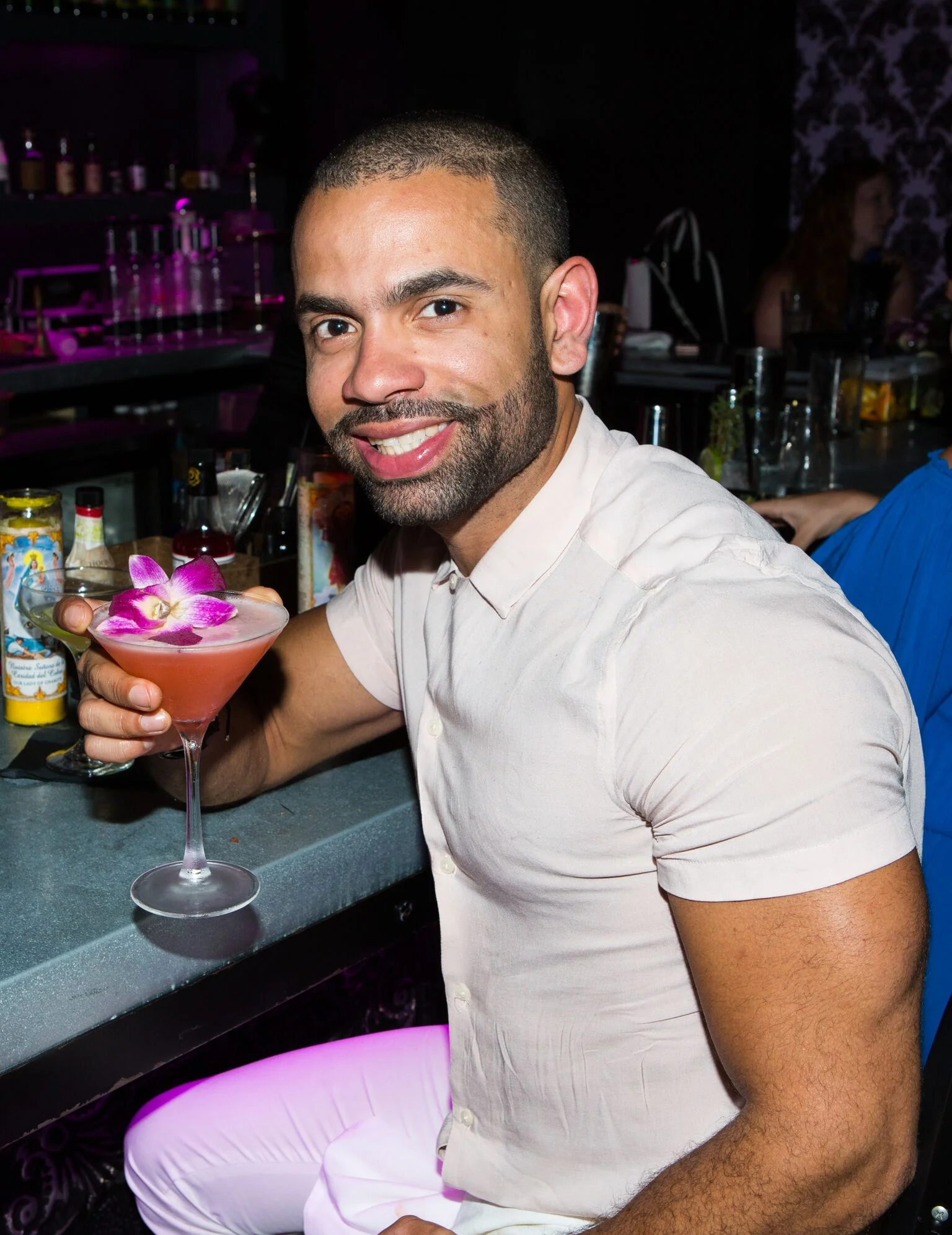 patron smiling mercado negro.jpeg