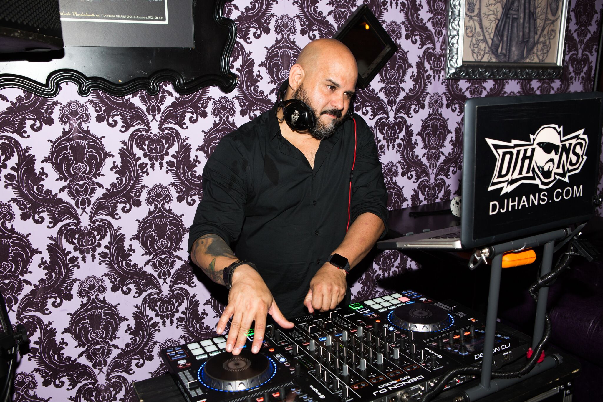 dj a mercado negro.jpeg