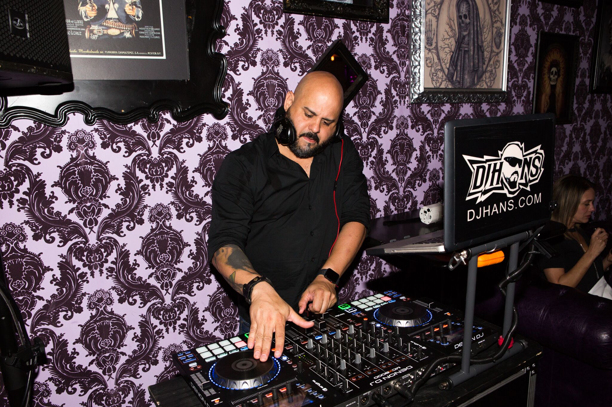 dj mercado negro.jpeg