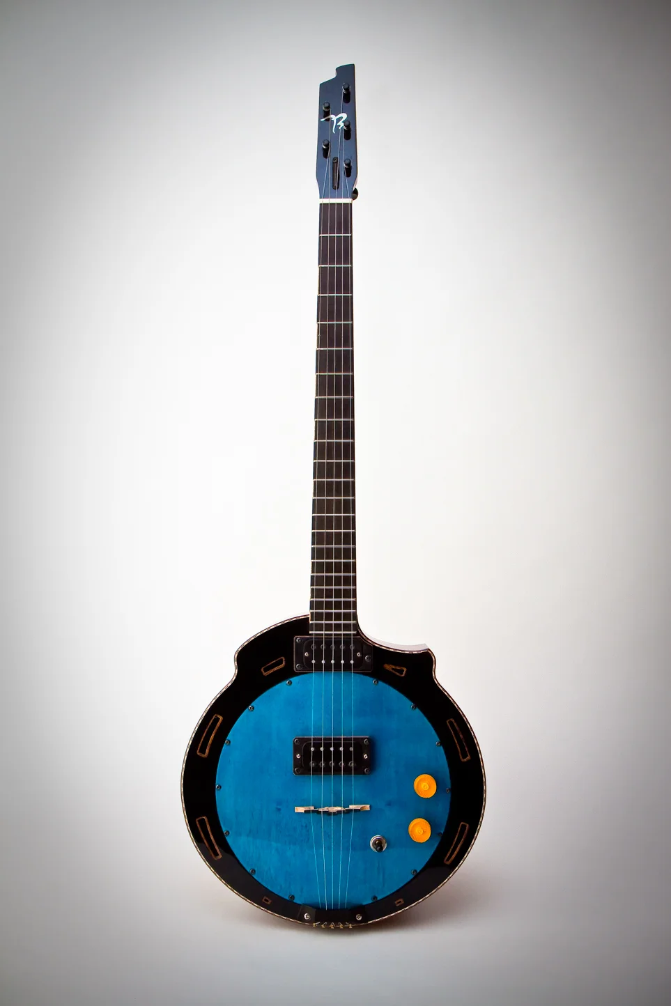 blue banjo