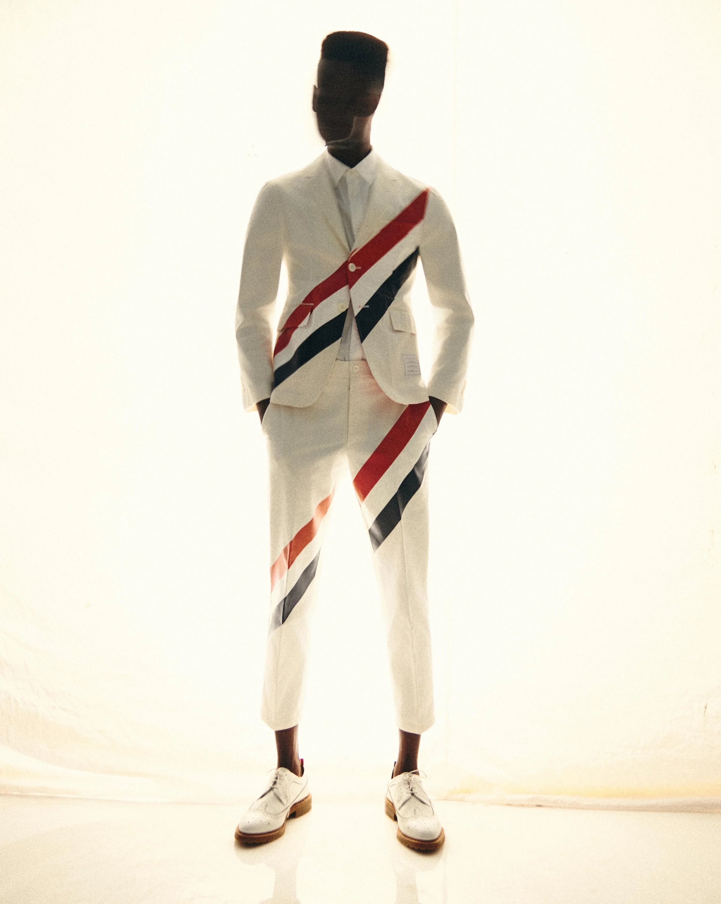 AMAZING_WHITE72453.jpg