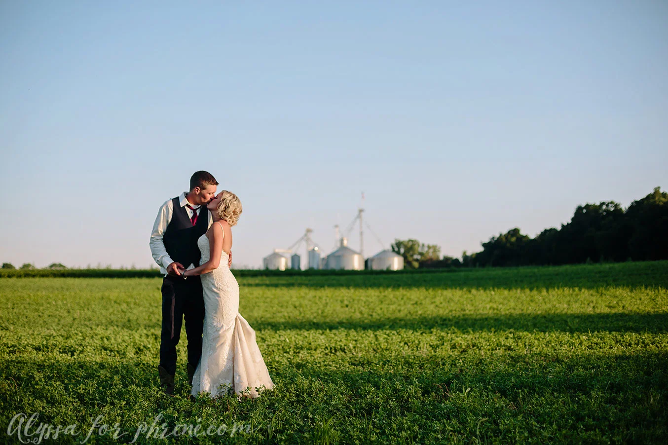 Michigan_Backyard_Wedding_117.jpg