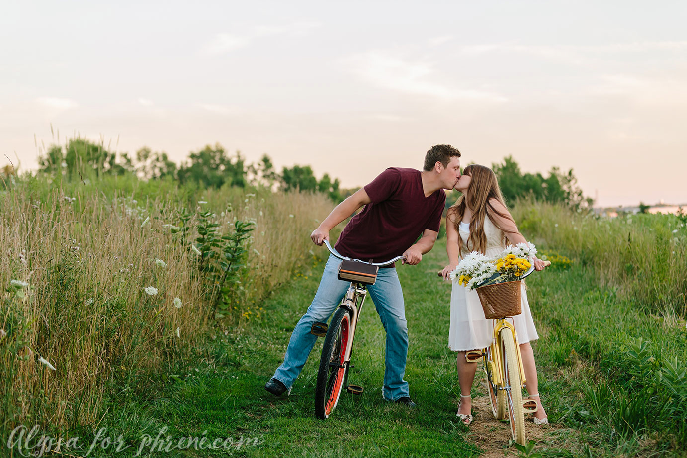 Grand_Rapids_Engagment_Photographer28.jpg