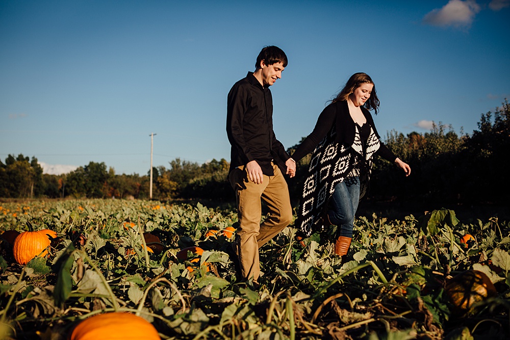 fall_apple_orchard_engagement-photography022.jpg