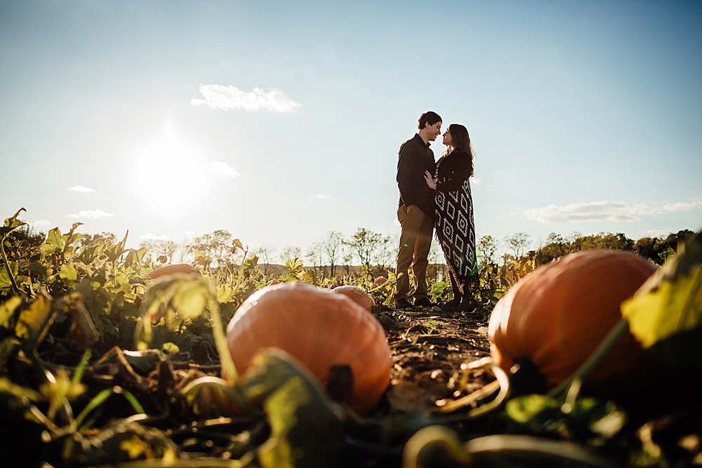 fall_apple_orchard_engagement-photography033.jpg