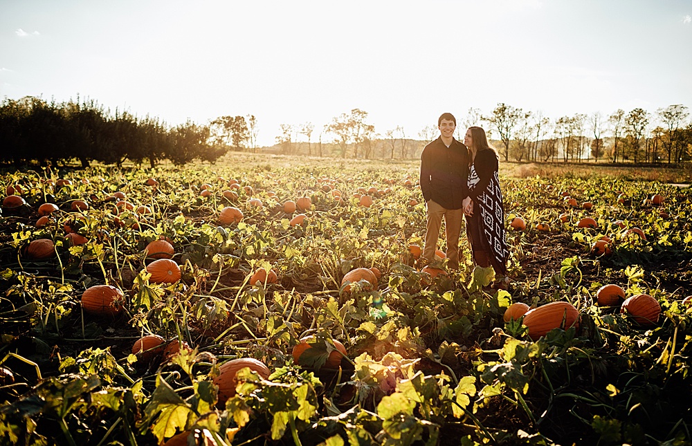 fall_apple_orchard_engagement-photography039.jpg