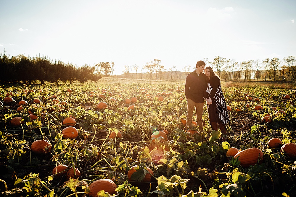 fall_apple_orchard_engagement-photography041.jpg