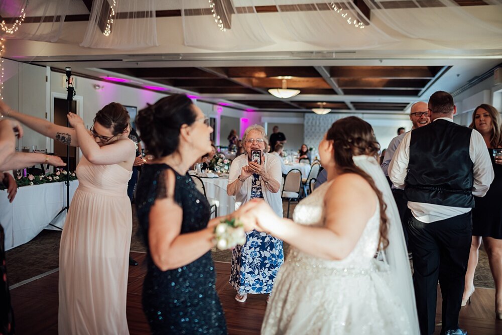 Kalamazoo_Country_Club_Wedding136.jpg