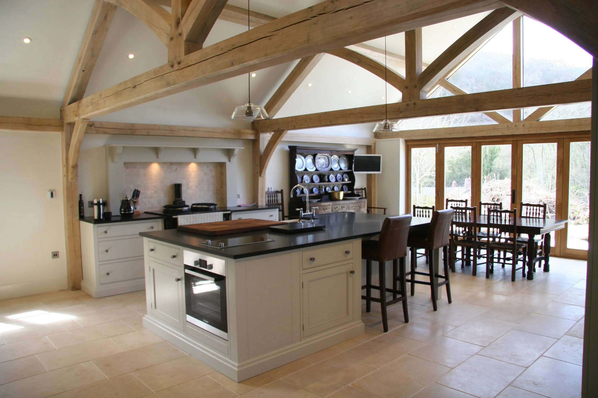  Focal point; the central kitchen island. 