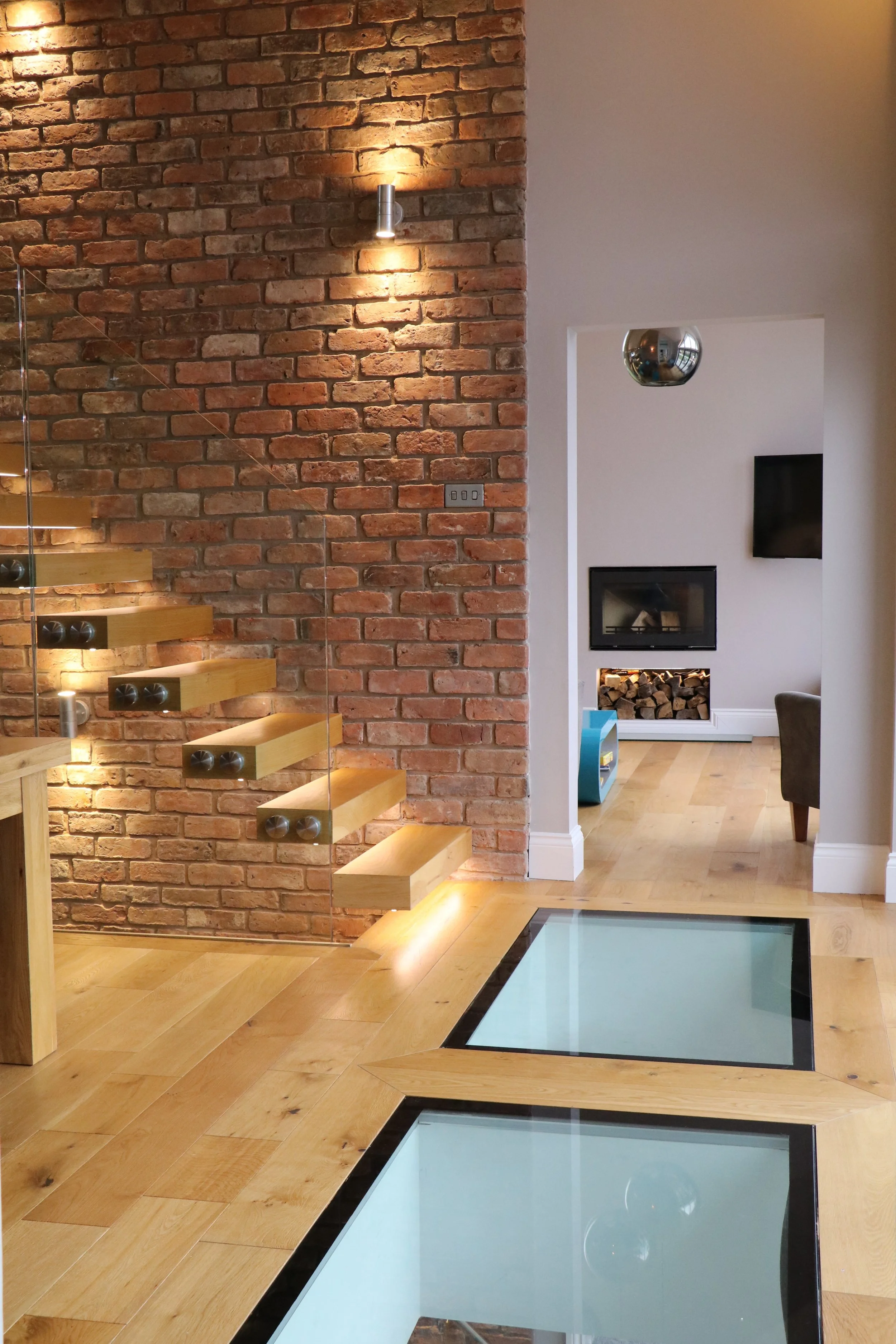  Glass floor panels allow natural daylight to filter down to the lower ground level. 