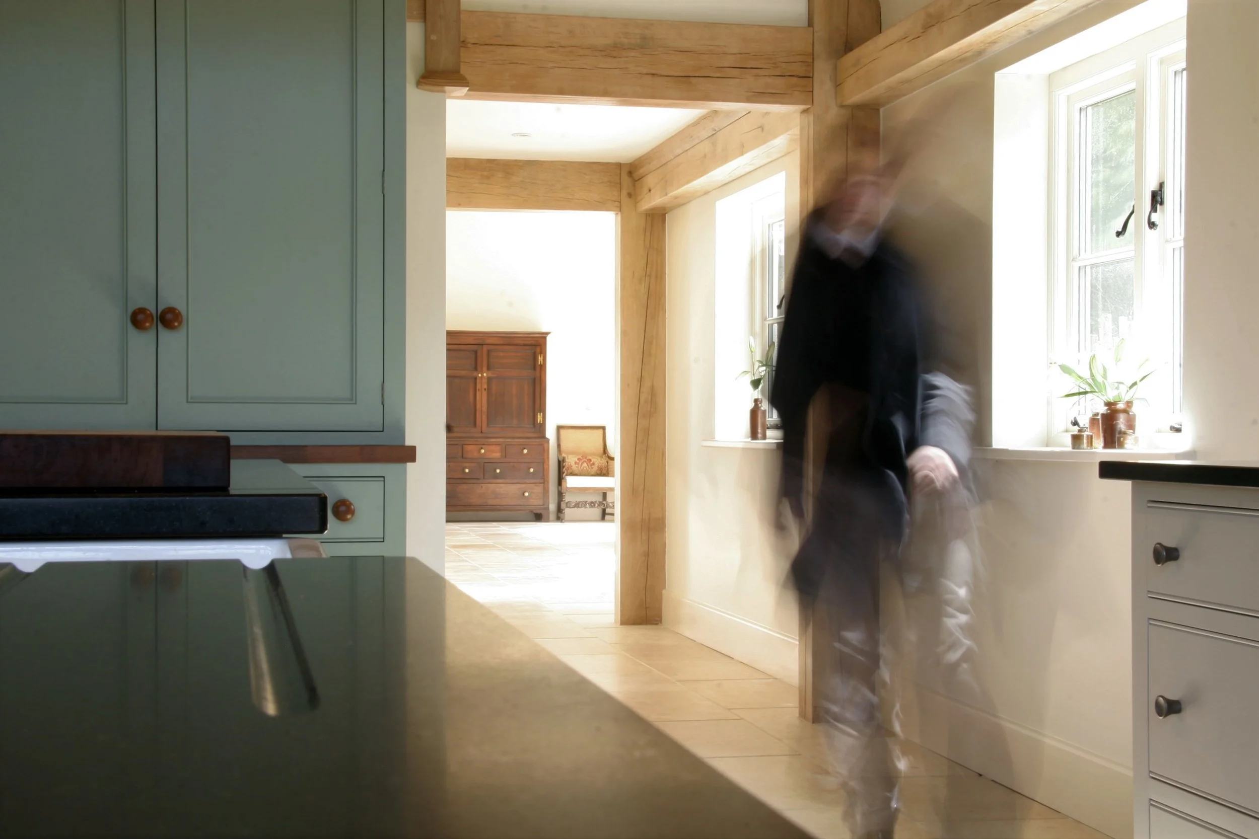  The annexe seamlessly connects into the main farmhouse building. 