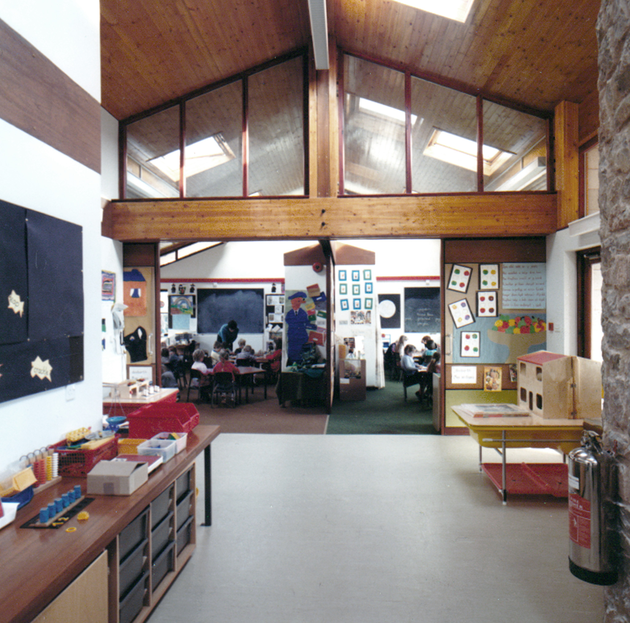 The brief required that the school was sympathetic to the surrounding countryside. Furthermore, this concept was expanded to the interior and is reflected in the use of robust natural materials that also avoid the standard institutionalised look common in many public buildings.
