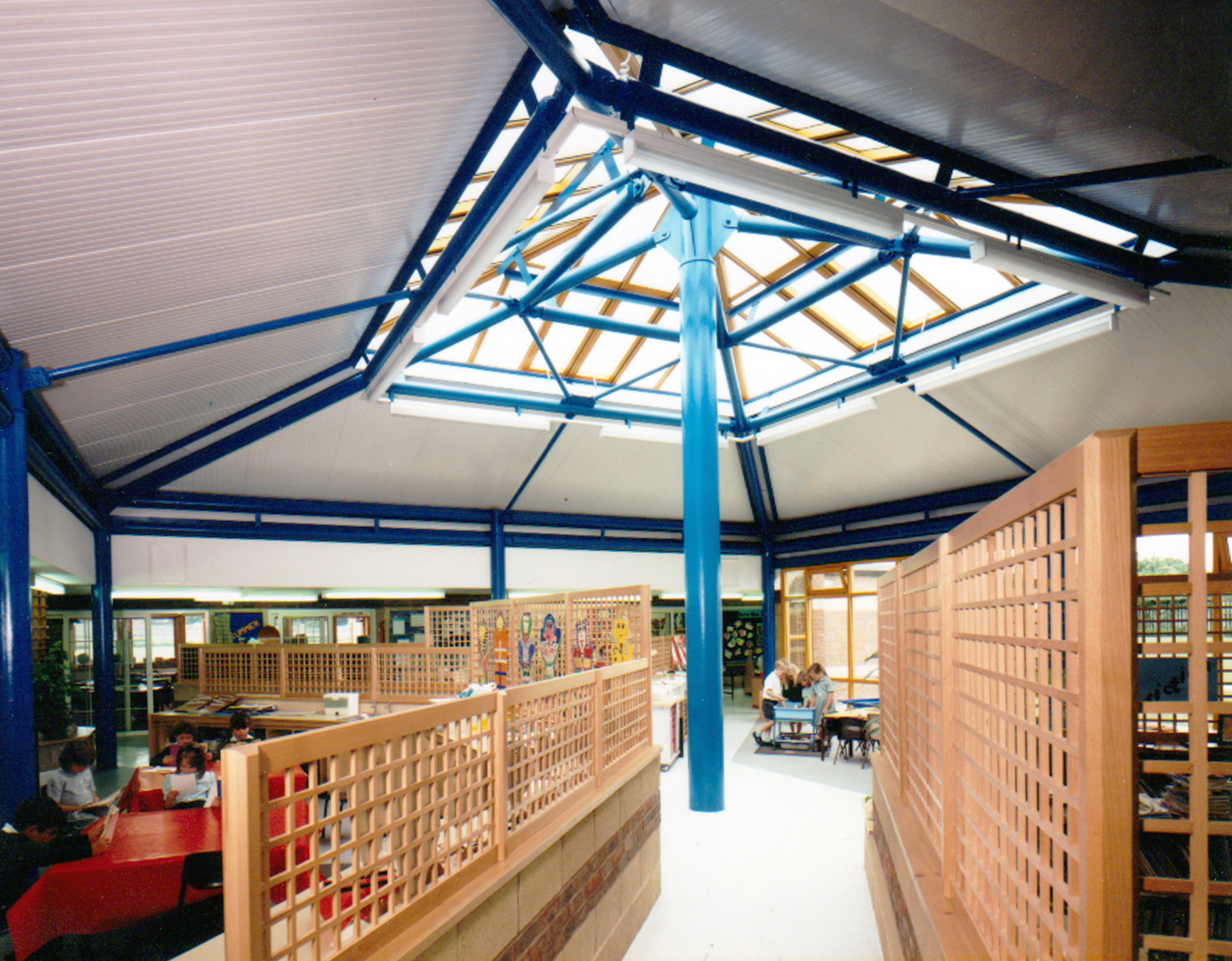 The central atrium space links the separate classrooms to form a multi-functional and communal space for practical and informal classes.
