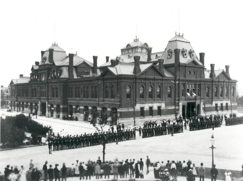National guardsmen and strikers eye one another outside the arcade in the town of Pullman, 1894