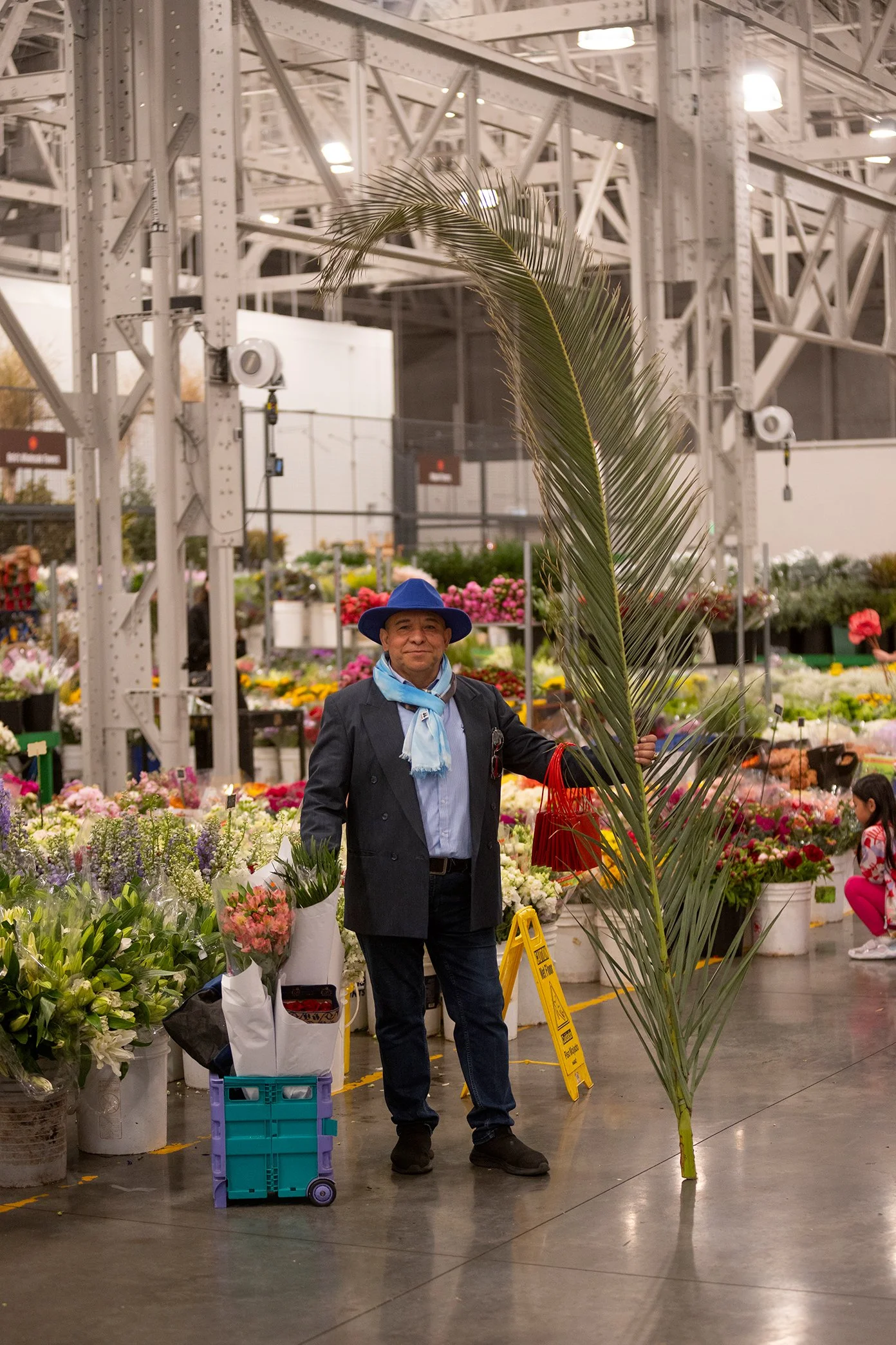  J’aime Martinez Castro shopping at the flower market before the Day of the Cross 