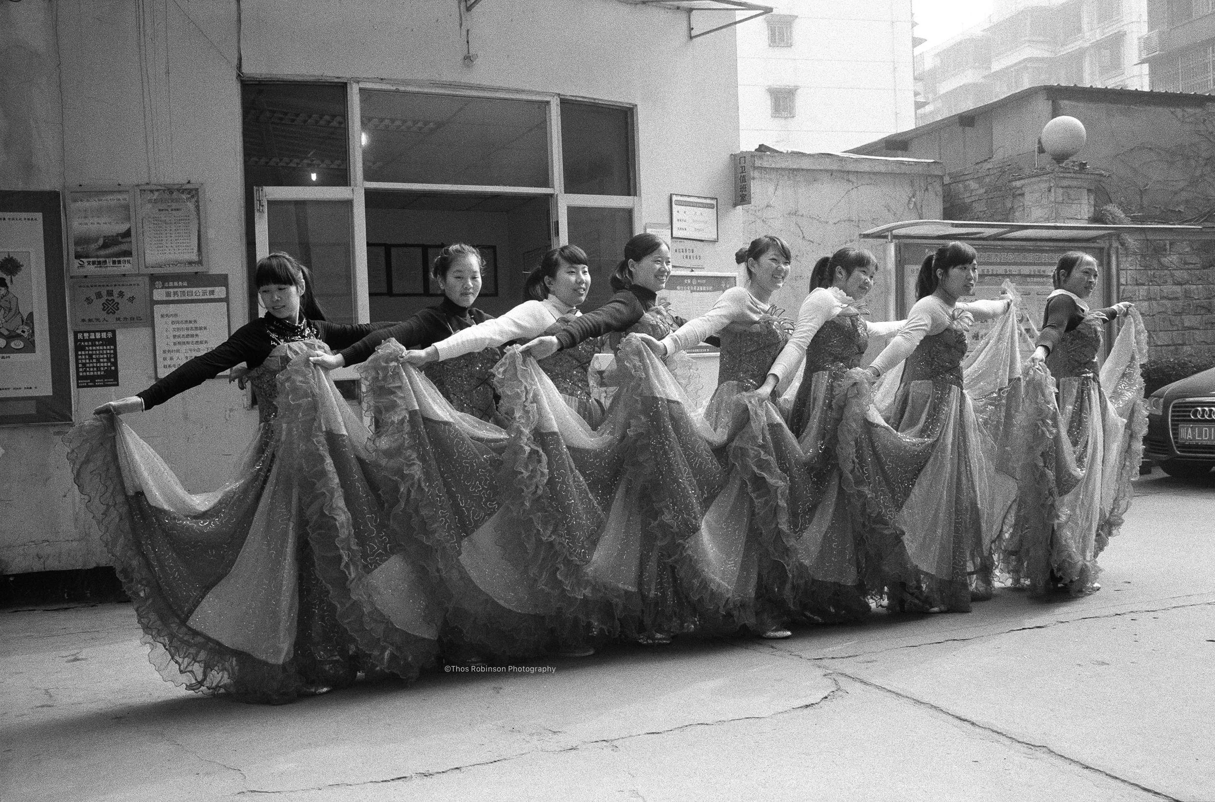 female dancers chengdu Social Media-2.jpg