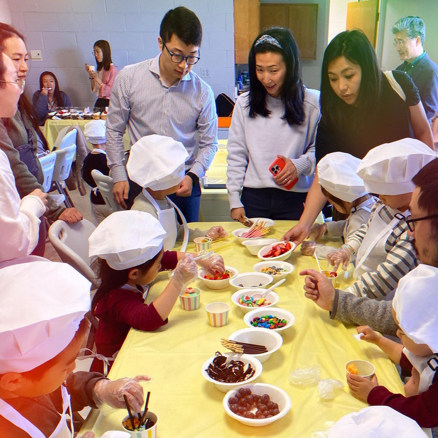 Children's Day festivities with custom-made sundaes and chef aprons and hats! So cute! Much thanks to everyone who helped out with the event! 👩&zwj;🍳🍦👨&zwj;🍳