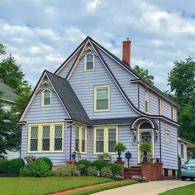 🌷🌷🌷This lovely lavender #dutchcolonial with #edwardian details was built in 1904 and sits proudly in the center of #pitman
.

I ❤️❤️❤️ the quirky details and #boldyetsubtle color choice!