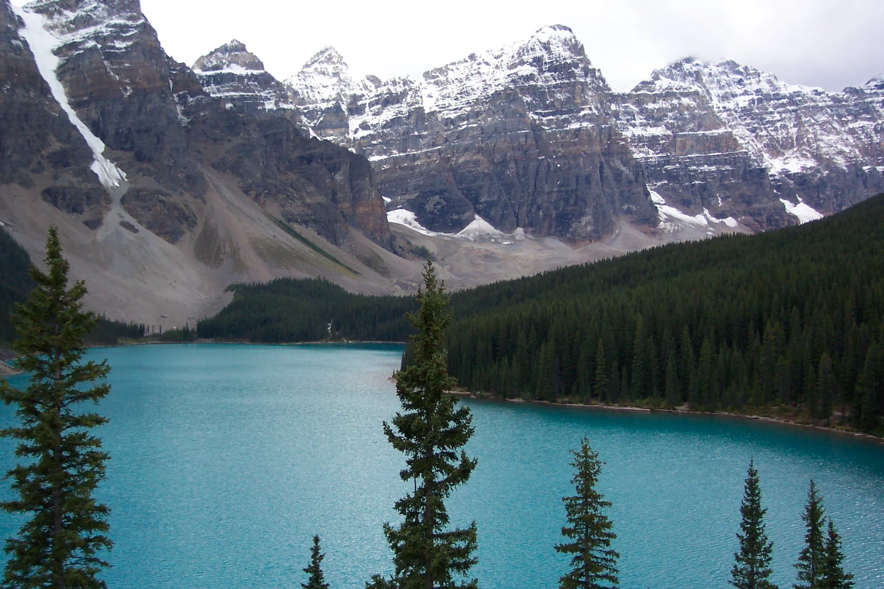Moraine_lake_in_Banff_national_park.jpg