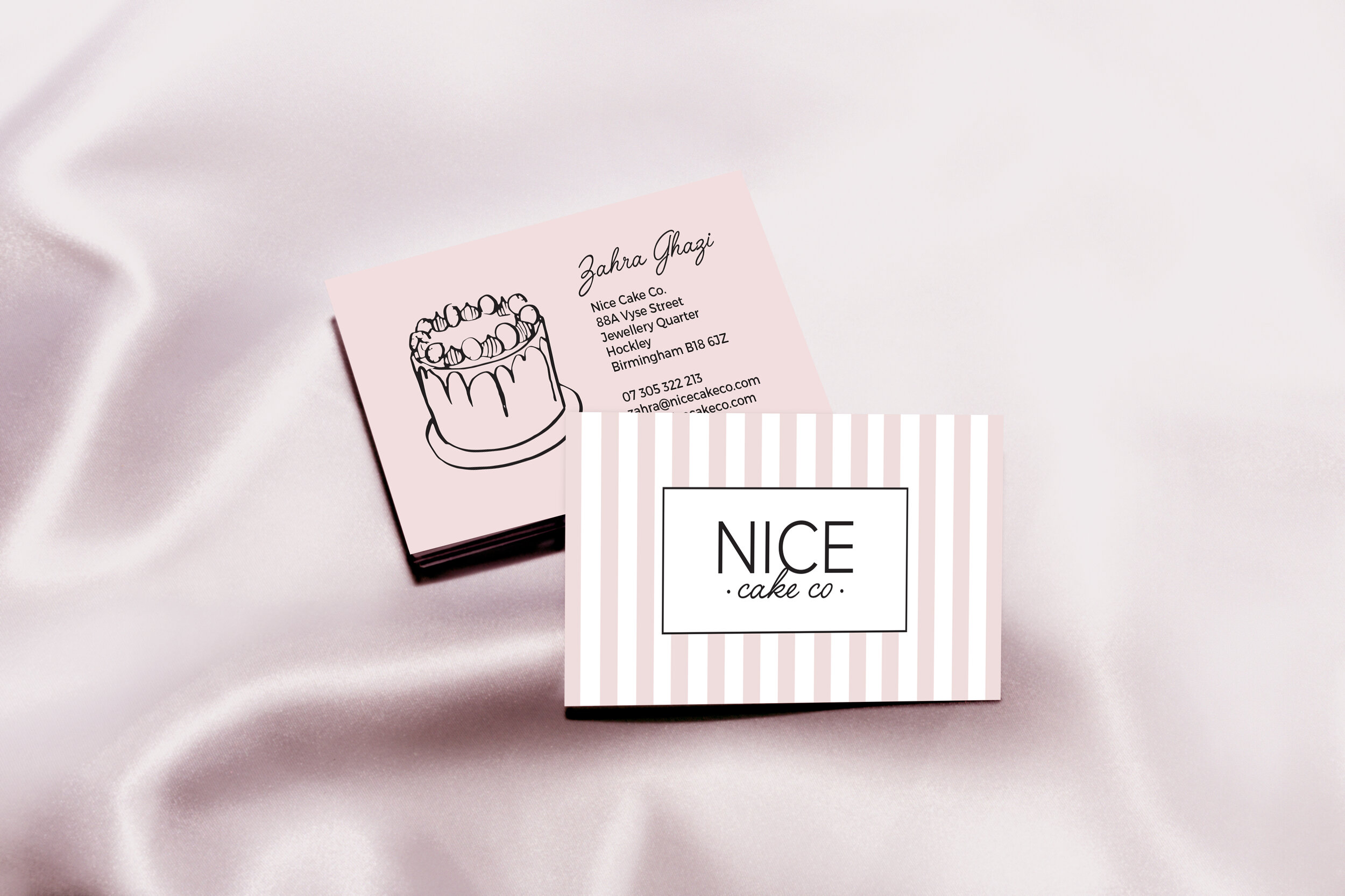Zahra_bizcardmockup.jpg