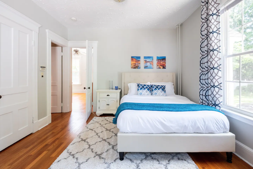 Perfect Airbnb Bedroom, Craigslist San Diego Queen Bed Frame With Headboard