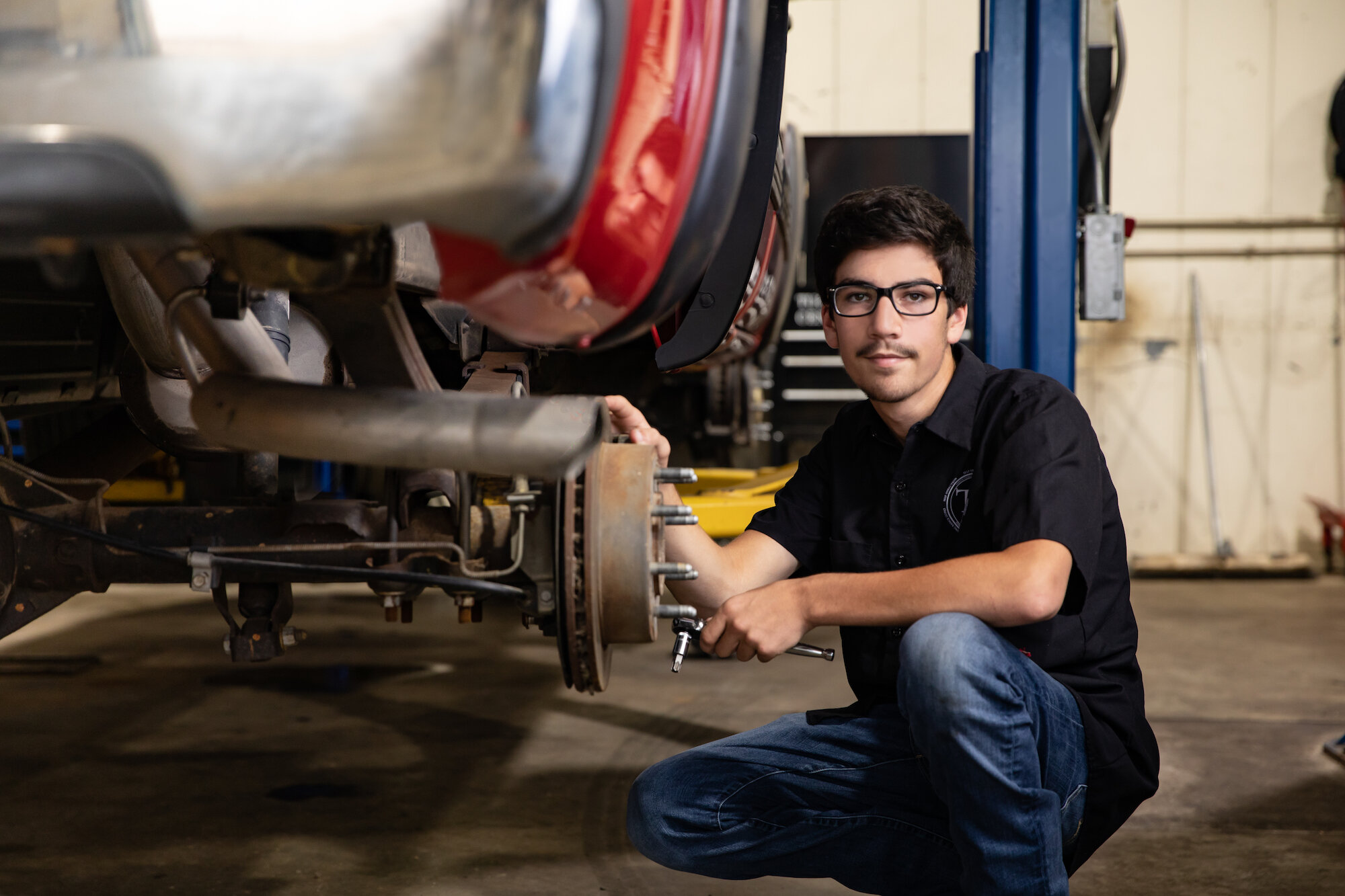  Student working in automotive lab at the Tucker Center in Council Bluffs, Iowa. 