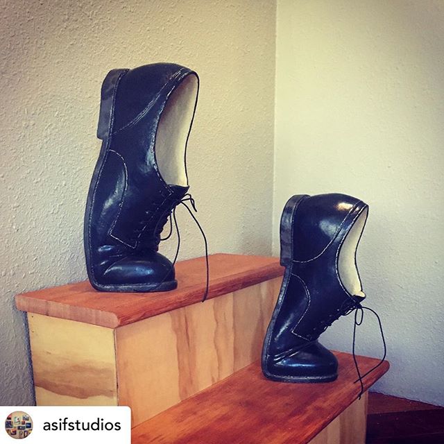 See you tonight! • @asifstudios “Shhhhhhhh”, ceramic sculpture by Carmen Lang. Her opening reception is tonight, Friday, August 23, 5-8pm! Stop by for some live jazz by GS Young, wine & refreshments! Art Talk with Carmen at 7pm.
.
.
.
#gallery #art #sculpture #grassvalley #nevadacity #artreception #ceramicsculpture